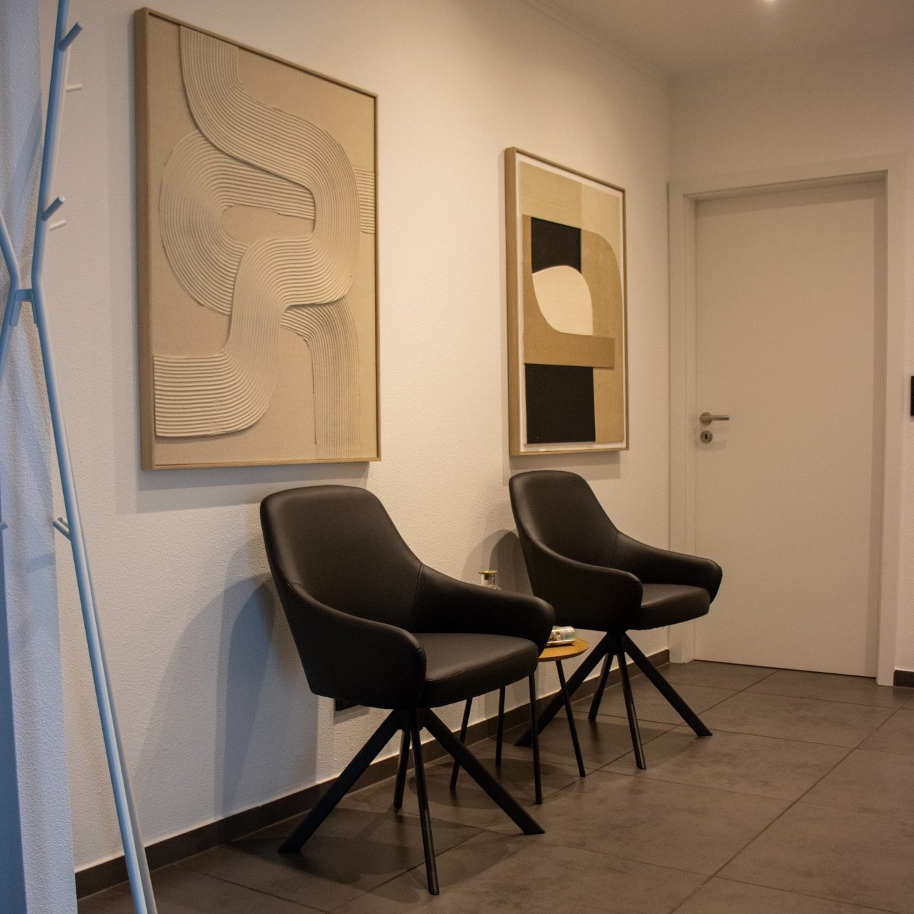 Wartebereich unserer Praxis in Düsseldorf-Kaiserswerth